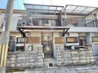 2026年全室クロス貼替済!くいな橋駅歩2分!
毎日の買い物に便利なマツモト伏見店は徒歩1分!
民泊としてもご検討いただけます!