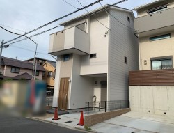 2沿線利用可で通勤通学に便利！駐車2台可能！
全居室収納有！たっぷりの収納でお部屋スッキリ！
