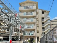 2024年8月フルリノベーション完成!
忙しい朝でも嬉しい駅歩4分!専用庭付き♪
毎日の買い物に便利な大手筋商店街は徒歩8分の身近さ!