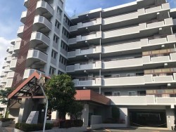 2025年5月リフォーム済！
3沿線利用可で通勤通学に便利！周辺環境も充実♪
家族との会話も弾むカウンターキッチン♪