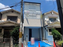 忙しい朝でも嬉しい駅歩2分！2沿線利用可能で通勤通学に便利！
毎日の買い物に便利なフレスコ墨染店は徒歩3分！