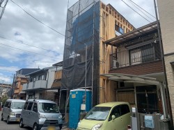 伏見区の不動産の事ならライフワンにお任せください 南向きにつき明るい陽射しが差し込むリビング！
スーパーやドラックストアが徒歩圏内にありお車を所有されていない方にも便利な立地♪
