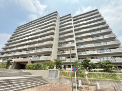 伏見区の不動産の事ならライフワンにお任せください 令和7年7月リフォーム完成!ペット飼育可能!(規約制限有)
最上階につき開放的な景色をお楽しみ頂けます!
生活利便施設が身近で毎日の生活を支えます♪