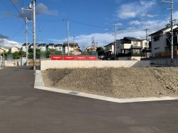 閑静な住宅地♪『JR藤森』駅徒歩8分♪
2沿線利用可で通勤通学に便利！医療センターや公園が徒歩圏内のため小さいお子様のおられる家庭にも安心♪