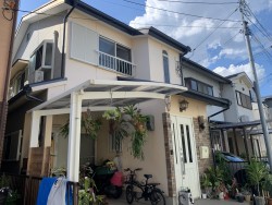 伏見区の不動産の事ならライフワンにお任せください オール電化住宅！開放感のある吹き抜けで陽当り良好♪
『JR藤森』駅までは徒歩7分の近さ♪
リフォーム・リノベーションも弊社にお任せ！