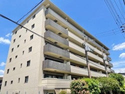 伏見区の不動産の事ならライフワンにお任せください 2024年12月大規模修繕工事済！
東・南・西の角住戸！眺望・通風・陽当り良好♪
充実の周辺環境！ペット共に新生活をスタート♪