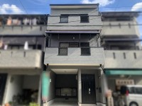 伏見区の不動産の事ならライフワンにお任せください 2025年6月リフォーム完成！3沿線4駅利用可能で通勤通学に便利！毎日の生活に必要不可欠なスーパー等が徒歩圏内に点在！吹抜けで開放感のある住まい空間はいつでもご家族を身近に♪