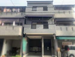 2025年6月リフォーム完成！龍谷大前深草駅まで徒歩9分！
吹き抜けあり◎開放感のある明るいすまい♪
毎日の買い物に便利なマックスバリュ藤森店は徒歩7分！