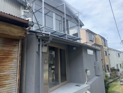 伏見区の不動産の事ならライフワンにお任せください 2沿線利用可能で通勤通学に便利！
生活利便施設が充実の立地が魅力♪
小学校が近く、子育て世代の方も安心です！