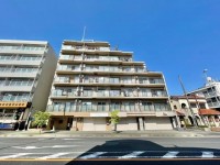 2026年2月リフォーム済!便利な3沿線利用可♪
南東角住戸につき陽当り・通風共に良好!
重い荷物も楽々のエレベーター停止階です!