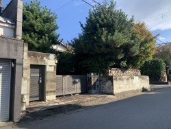 伏見区の不動産の事ならライフワンにお任せください 【建築条件無】お好きなハウスメーカーさんで建築できます！
南西角地！土地面積約171坪超えの成形地！
3沿線2駅利用可で通勤通学に便利！