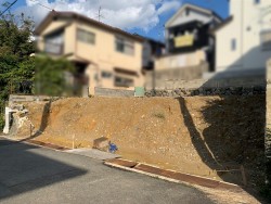 伏見区の不動産の事ならライフワンにお任せください 【建築条件無】お好きなハウスメーカーさん・工務店さんで建築できます！間口ゆったり約11.6m！
2沿線3駅利用可で通勤通学に便利♪