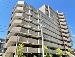 伏見区の不動産の事ならライフワンにお任せください 令和7年9月リフォーム済！
毎日の買い物に便利なカナートモール伏見は徒歩5分！
6階南向きにつき眺望・通風・陽当り良好♪