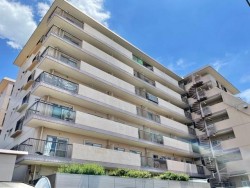 リフォーム歴有り♪南向きバルコニーにつき陽当たり良好♪
周辺施設充実の環境で新生活をスタート!
毎日のお買い物に便利なKOHYO藤森店は徒歩6分の距離♪