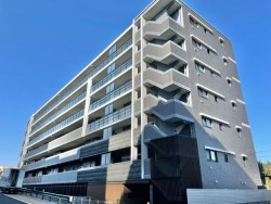 最上階につき眺望・通風・陽当たり良好！
便利な2沿線4駅利用可！ペット共に新生活をスタート！
各居室収納付きですっきり快適なすまい♪