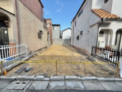 伏見区の不動産の事ならライフワンにお任せください 建築条件付き売土地！
忙しい朝に嬉しい京阪『丹波橋』駅徒歩8分！
生活利便施設が充実の立地が魅力♪
伏見板橋小学校までは徒歩3分の距離で子育て世帯にも安心！