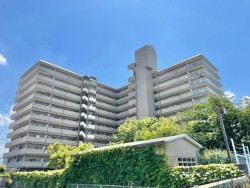 2026年2月リフォーム完成予定！5階角住戸につき眺望良好！
広々バルコニーからは明るい陽射しが差し込みます♪
スーパーやドラックなどの生活利便施設が徒歩圏内！