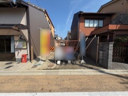 伏見区の不動産の事ならライフワンにお任せください ≪建築条件付≫土地広々41坪超え！現況更地！
2沿線3駅利用可で通勤通学に便利♪
スーパーやドラックストアなどが徒歩圏内の便利な立地が魅力♪