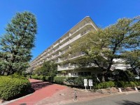 リフォーム渡し!南向きにつき通風・陽当たり共に良好♪
3沿線利用可で通勤通学に便利!
周辺環境も充実で子育て世帯にも安心の環境♪