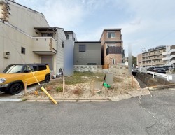 伏見区の不動産の事ならライフワンにお任せください 南東角地につき通風・陽当り共に良好♪
3沿線2駅利用可で通勤通学に便利！
周辺施設も充実の環境で新生活をスタートしませんか♪