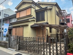 伏見区の不動産の事ならライフワンにお任せください ≪建築条件付≫解体更地渡し！閑静な住宅地♪
京阪宇治線『三室戸』駅徒歩5分！
アル・プラザ宇治東までは徒歩7分！暮らしに便利な立地が魅力♪