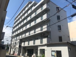 伏見区の不動産の事ならライフワンにお任せください 充実の住環境！近鉄伏見駅から徒歩2分の好立地！
南東向きバルコニーにつき陽当り良好♪
収益物件としてもご検討していただけます！
