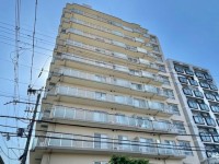 伏見区の不動産の事ならライフワンにお任せください 2017年10月大規模リフォーム歴有！京阪中書島駅徒歩2分！
南東、角部屋につき通風・陽当り良好♪
伏見南浜小学校へは徒歩5分で子育て世帯にも安心！