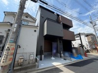 2026年6月建築の新築戸建！3沿線2駅利用可の好立地♪
充実の設備で快適なすまい！充実の住環境が魅力♪
竹田小学校までは徒歩9分の距離で子育て世帯にも安心♪