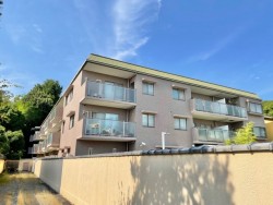 伏見区の不動産の事ならライフワンにお任せください 南向き、角住戸につき通風・陽当り共に良好♪
ペット共に新生活をスタート！便利な3沿線利用可！
充実の設備！閑静な住宅地でのびのび子育て！