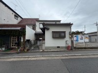 京阪本線『墨染』駅徒歩6分!3沿線利用可の好立地!
開放感たっぷりのお庭付き!生活利便施設が充実の快適な住環境!
小中学校が徒歩10分圏内で子育て世帯にも安心♪