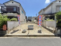 伏見区の不動産の事ならライフワンにお任せください 【建築条件無】お好きなハウスメーカーさんで建築できます！
近鉄京都線『久津川』駅徒歩8分！現況更地！
教育施設近接で子育て世帯にも安心のすまい♪