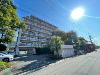 伏見区の不動産の事ならライフワンにお任せください 2026年3月リノベーション済！便利な3沿線利用可！
最上階、南向きにつき眺望・通風・陽当り良好！
生活利便施設が充実の暮らしの便利な立地♪