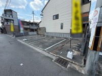 伏見区の不動産の事ならライフワンにお任せください 明るく開放的な南東角地！徒歩圏内に小中学校あり！
生活利便施設も充実の立地で子育て世帯にもおすすめ♪
間取り変更可能！快適な新生活をスタート♪