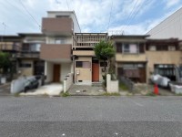 伏見区の不動産の事ならライフワンにお任せください 【建築条件無】お好きなハウスメーカーさんで建築できます！
南向きにつき陽当り良好！駅徒歩8分の好立地！
目の前が公園のため開放感あふれる住環境♪