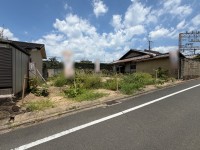 伏見区の不動産の事ならライフワンにお任せください 【建築条件無】お好きなハウスメーカーさんで建築できます！
現況更地！間口ゆったり12m超え！
京阪本線『丹波橋』駅徒歩5分！生活利便施設が整う住環境♪