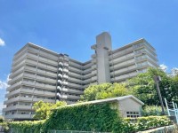 伏見区の不動産の事ならライフワンにお任せください 令和8年7月全面リフォーム済！
南向きバルコニーにつき眺望・陽当り共に良好♪
周辺施設も充実の暮らしに便利な住環境！