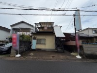 伏見区の不動産の事ならライフワンにお任せください 【建築条件無】お好きなハウスメーカーさんで建築できます！
間口広々約7.6m！JR藤森駅徒歩6分の距離♪
閑静な住宅地で新生活をスタート！