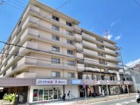 伏見区の不動産の事ならライフワンにお任せください 京阪本線『藤森』駅徒歩7分！ペットと共に新生活をスタート♪
南向きバルコニーにつき陽当り良好！
生活利便施設が充実の住環境が魅力！