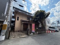 伏見区の不動産の事ならライフワンにお任せください 3沿線利用可で通勤通学に便利な立地！
周辺には公園が点在しており、緑豊かな住環境！
リフォーム・リノベーションも弊社にお任せ♪