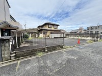 伏見区の不動産の事ならライフワンにお任せください 【建築条件無】お好きなハウスメーカーさんで建築できます！
京阪本線『墨染』駅徒歩7分の好立地！
土地面積83坪超え！間口ゆったり約8.2m！ライフスタイルに合わせお家造りを♪