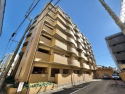 オーナーチェンジ物件！現況賃貸中！表面利回り約9.4%！
京阪『藤森』駅徒歩1分！
周辺はスーパー等生活利便施設が点在し充実の住環境！