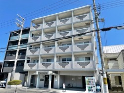 オーナーチェンジ物件！現況賃貸中！表面利回り約9.4%！
忙しい朝に嬉しい近鉄伏見駅徒歩4分♪