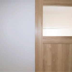 リビングへ入る建具です。