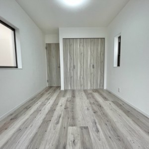 2階洋室 収納も設置いたしました。